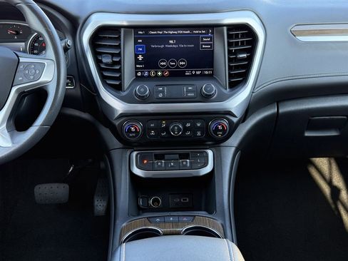 Used 2023 GMC Acadia SLE w/ Driver Convenience Package image 13