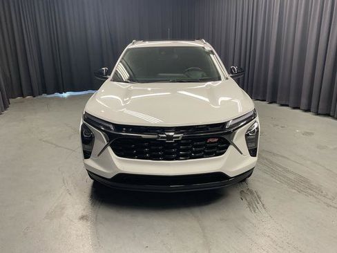 Used 2025 Chevrolet Trax RS w/ Sunroof Package FWD image 9