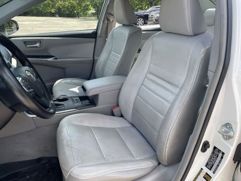 Used 2015 Toyota Camry XLE w/ Moonroof Package FWD image 12