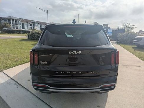 Used 2022 Kia Sorento EX image 4