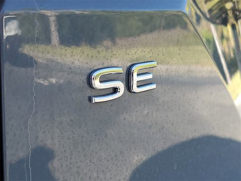 Certified 2025 Volkswagen Atlas SE image 6