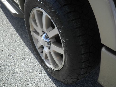 Used 2014 Ford F150 King Ranch w/ King Ranch Luxury Package image 8