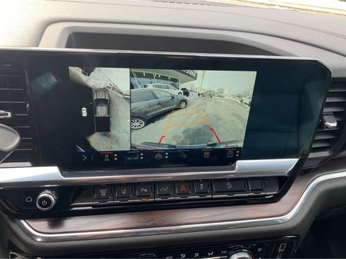 Used 2024 GMC Sierra 2500 SLT w/ SLT Premium Package image 16