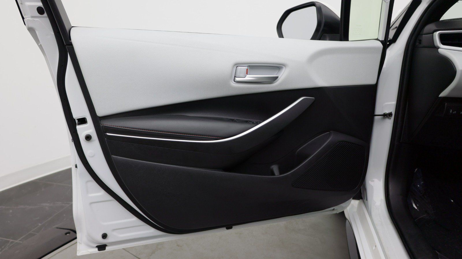 Used 2024 Toyota Corolla SE FWD image 8