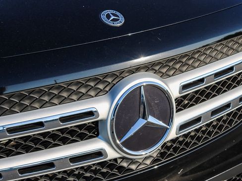 Used 2022 Mercedes-Benz GLB 250 w/ Premium Package Lite image 5