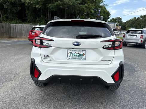 Used 2024 Subaru Crosstrek 2.0i Premium AWD/4WD image 4