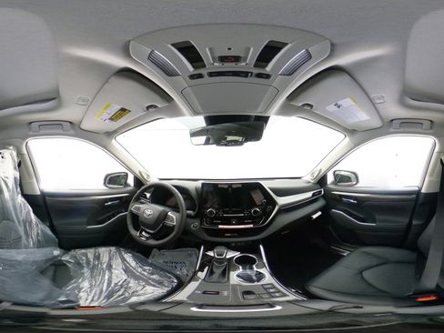 New 2026 Toyota Highlander Platinum image 33