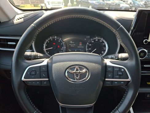 Used 2023 Toyota Highlander XLE FWD image 21