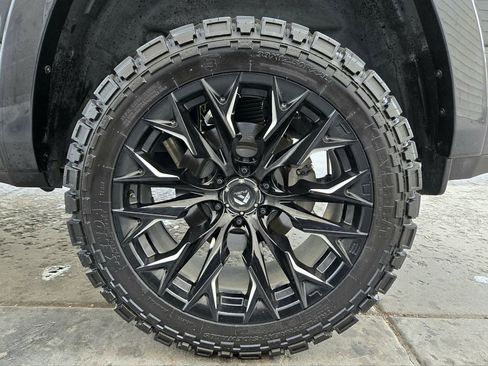 Used 2020 RAM 1500 Limited w/ Body Color Bumper Group image 22