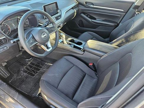 Used 2023 Nissan Altima 2.5 SV image 9