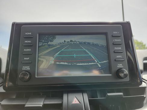 Used 2019 Toyota RAV4 XLE w/ Carpet Mat Package AWD/4WD image 4