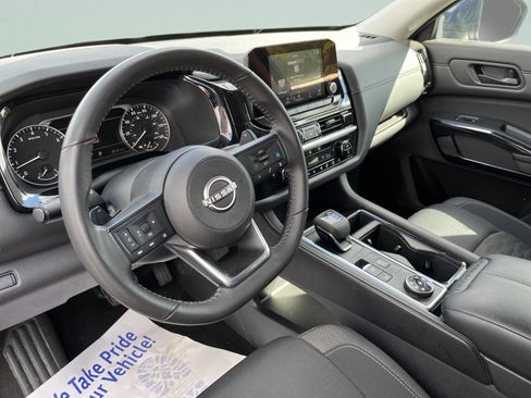 Used 2025 Nissan Pathfinder SV AWD/4WD image 13