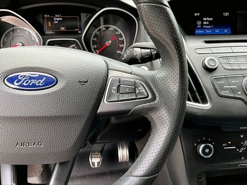 Used 2017 Ford Focus ST FWD image 11