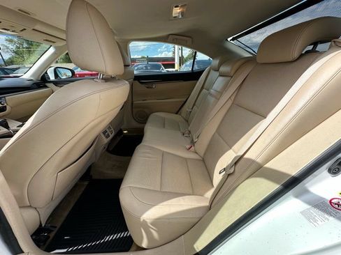 Used 2014 Lexus ES 350 w/ Luxury Package FWD image 11