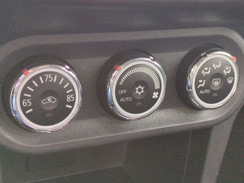 Used 2014 Mitsubishi Lancer Evolution GSR image 29