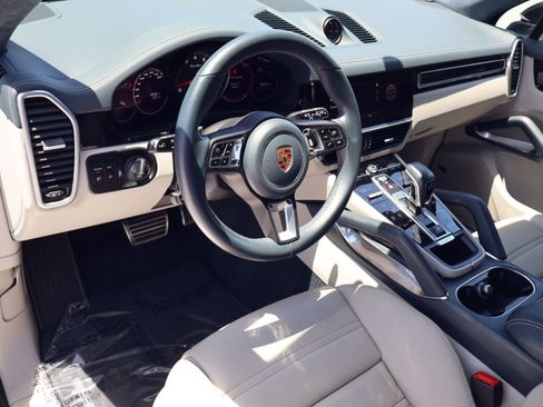 Certified 2023 Porsche Cayenne Turbo AWD/4WD image 4
