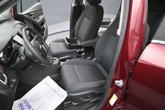 Used 2017 Chevrolet Trax LT AWD/4WD image 19