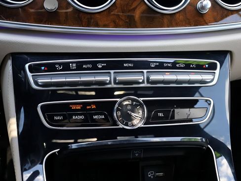 Certified 2017 Mercedes-Benz E 300 4MATIC image 25