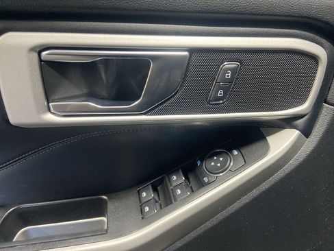 Used 2021 Ford Explorer XLT w/ Equipment Group 202A image 23
