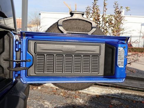 Used 2018 Jeep Wrangler Unlimited Sport S image 23