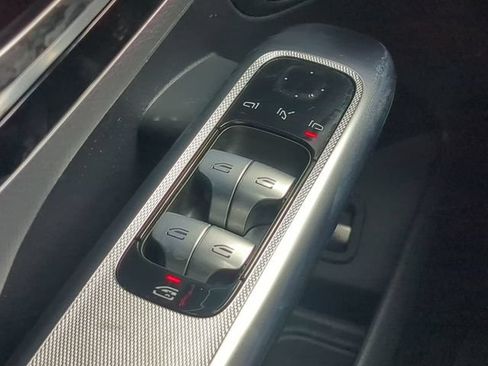 Used 2025 Mercedes-Benz GLC 300 image 28