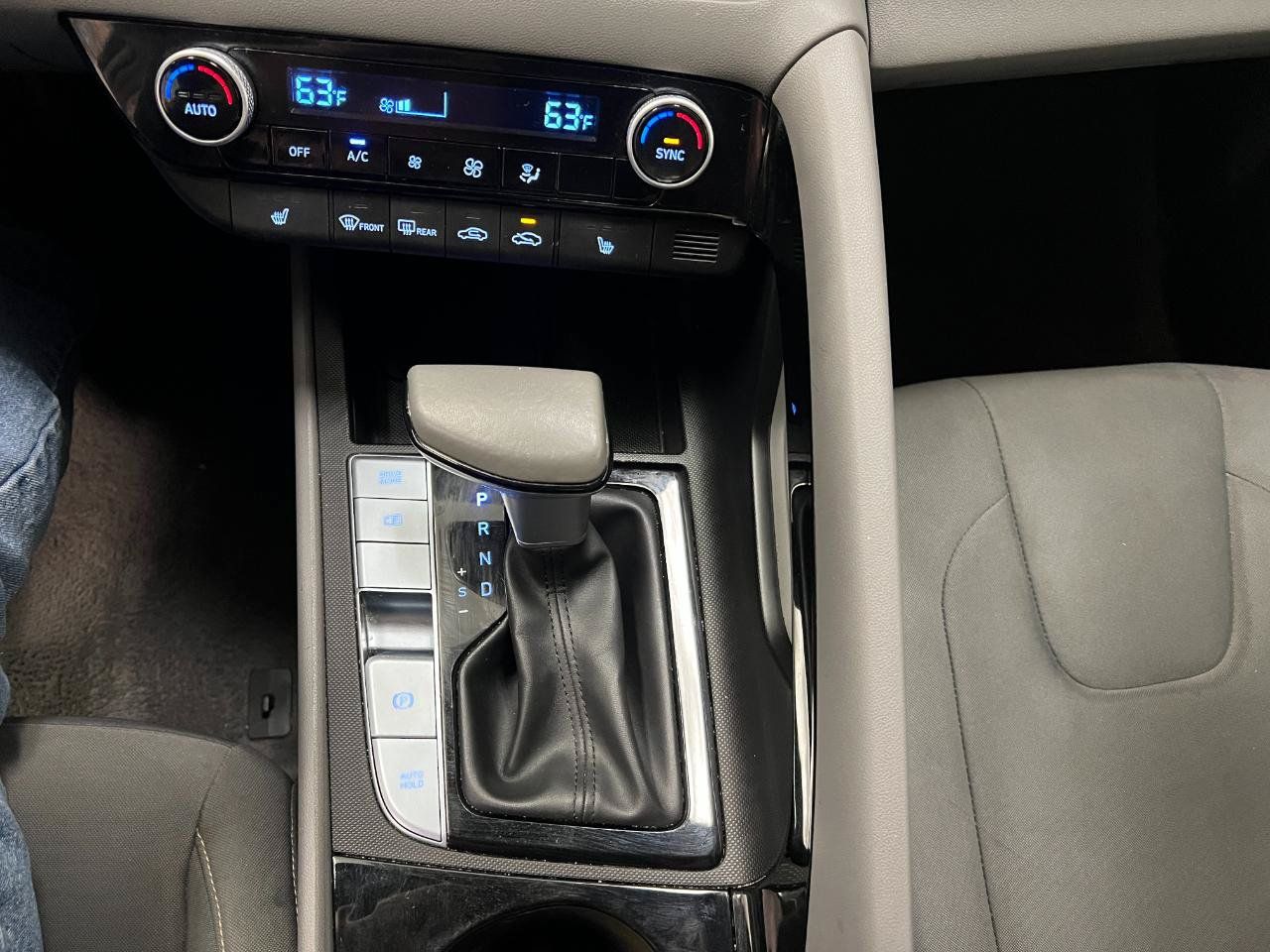 Used 2025 Hyundai Elantra SEL FWD image 42