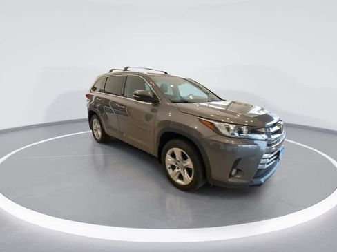 Used 2017 Toyota Highlander Limited AWD/4WD image 2