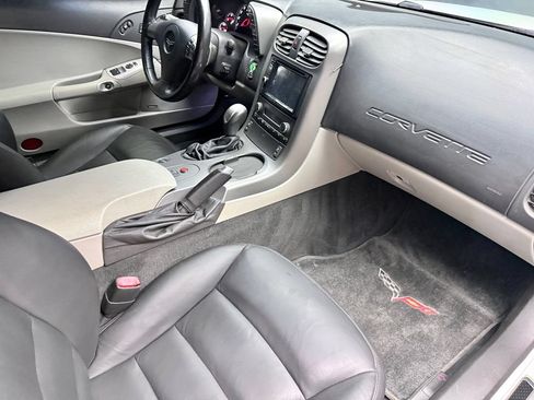Used 2007 Chevrolet Corvette Coupe w/ Preferred Equipment Group RWD image 11