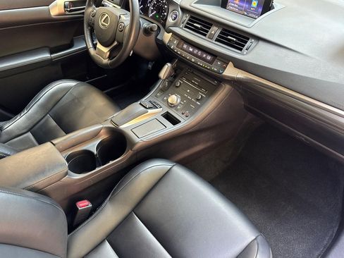 Used 2016 Lexus CT 200h w/ Navigation Package FWD image 34