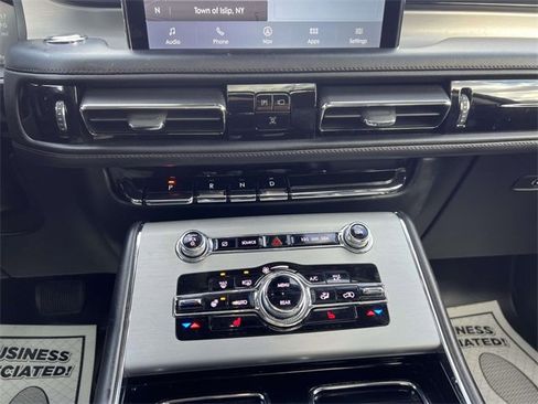 Used 2023 Lincoln Aviator AWD w/ Premium Package image 20