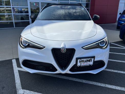 Used 2022 Alfa Romeo Stelvio Veloce AWD/4WD image 12