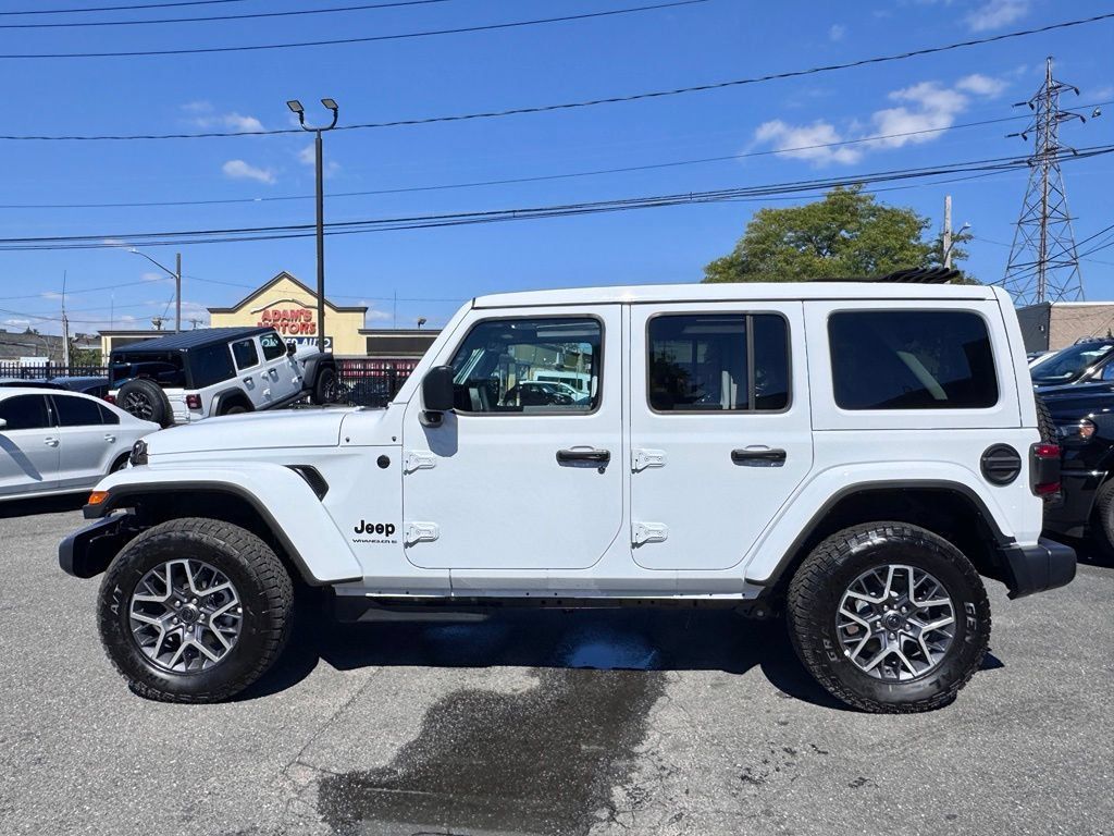 New 2026 Jeep Wrangler Unlimited Sahara AWD/4WD image 4