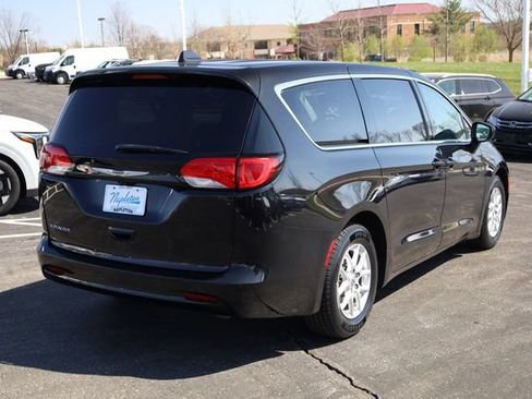 Used 2022 Chrysler Voyager LX FWD image 6