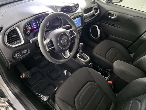 Certified 2019 Jeep Renegade Latitude image 11