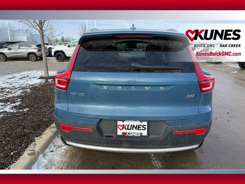 Used 2024 Volvo XC40 B5 Core image 5