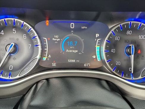 Certified 2024 Chrysler Pacifica Touring-L image 8