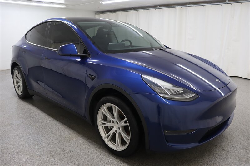 Used 2020 Tesla Model Y Long Range AWD/4WD image 1