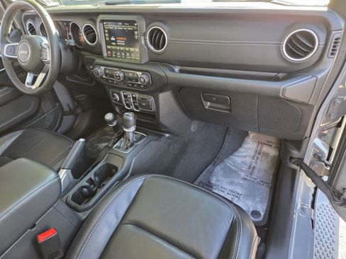 Used 2019 Jeep Wrangler Unlimited Sahara image 16