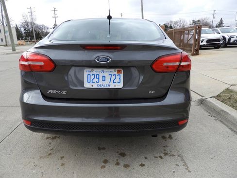 Used 2017 Ford Focus SE FWD image 9