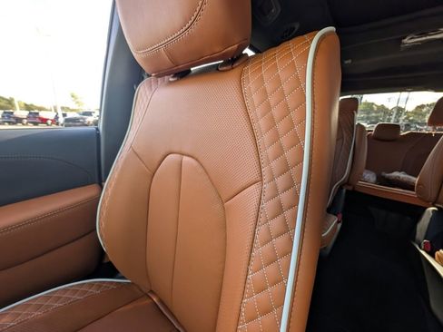 New 2026 Chrysler Pacifica Pinnacle w/ Trailer Tow Group image 12