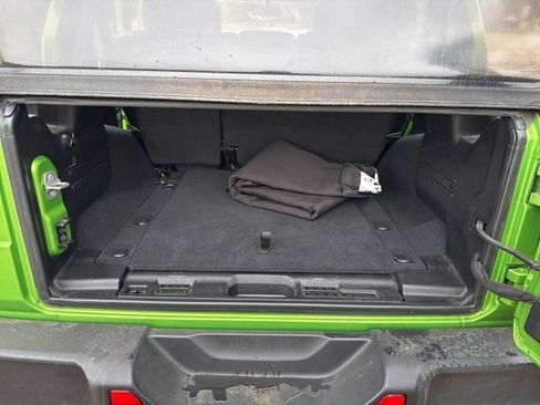 Used 2019 Jeep Wrangler Unlimited Sahara image 29