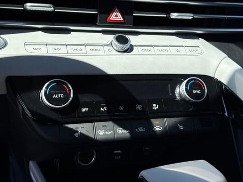 New 2026 Hyundai Elantra Limited FWD image 21
