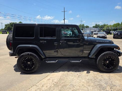 Used 2017 Jeep Wrangler Unlimited Rubicon w/ Connectivity Group AWD/4WD image 7