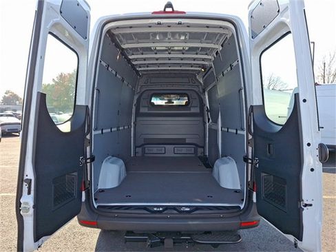 Used 2025 Mercedes-Benz Sprinter 2500 image 22