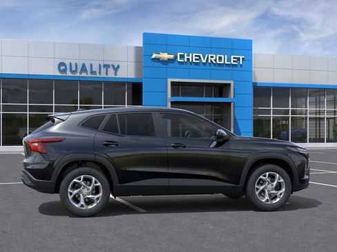 New 2026 Chevrolet Trax LS w/ LS Convenience Package FWD image 5
