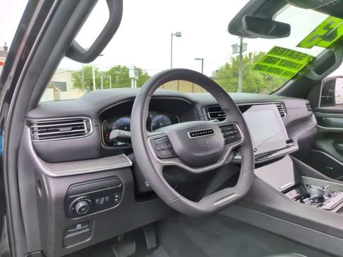 Used 2023 Jeep Wagoneer Series III w/ Preferred Equipment Group AWD/4WD image 30