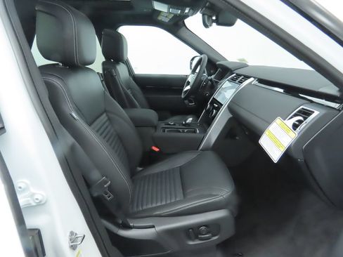 Used 2025 Land Rover Discovery S AWD/4WD image 21