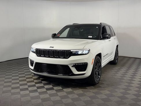 Used 2024 Jeep Grand Cherokee Summit image 10