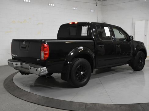 Used 2021 Nissan Frontier SV RWD image 2