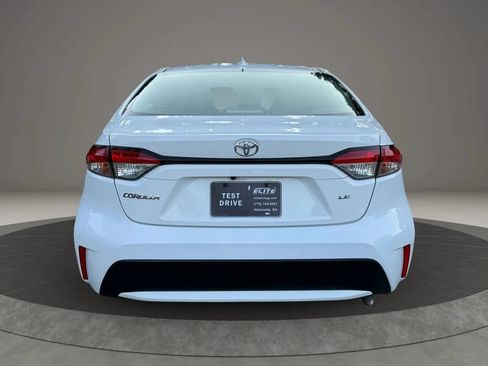 Used 2021 Toyota Corolla LE FWD image 5